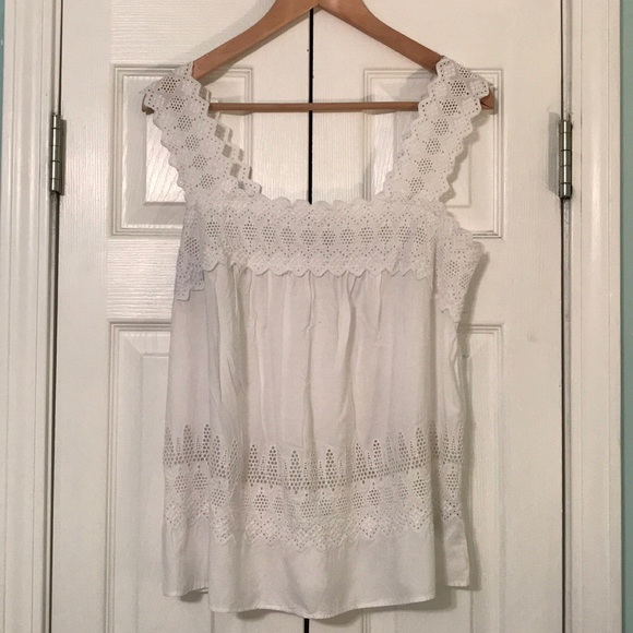 Old Navy Tops - Lace trim tank top